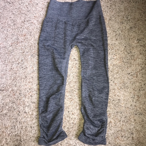 Gray cropped leggings - Picture 2 of 4